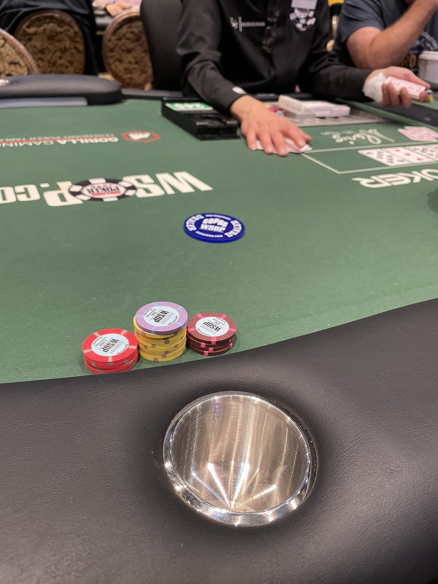 PacoHealy's tweet photo. We out here #Lobaggers grinding and chipping up!!! Let’s go now @DamonSantore let’s #leche these chips!!! @JimmyTheBag @josebouquett @PubSportsRadio @BangingWho #lfsd https://t.co/x8tB47lRsF