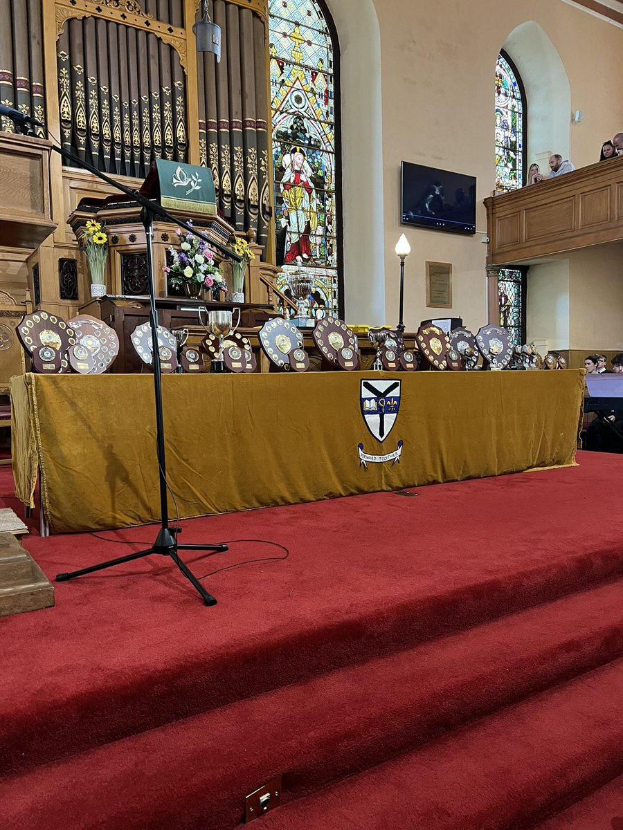 Kilwinning_Acad's tweet photo. Fantastic night at the Junior Awards Ceremony ✨ congratulations to all! Huge well done to the musicians who entertained us too - wow! Thanks to Professor John McKendrick for being our guest speaker - a great listen! 💭 #celebratingsuccess #proud https://t.co/sVEiNpKVVk