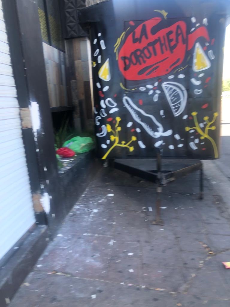 DgoLomas's tweet photo. Así la anarquía de los antros , invadiendo totalmente la banqueta en pleno BLVD GUADIANA , la DOROTEA ⁦@josejoseantonio⁩ , ⁦@DMSPDGO⁩ ⁦@AmbienteDgo⁩ ⁦@InspectoresDGO⁩ ⁦@urbano_dgo⁩ https://t.co/fKp1xH02yp
