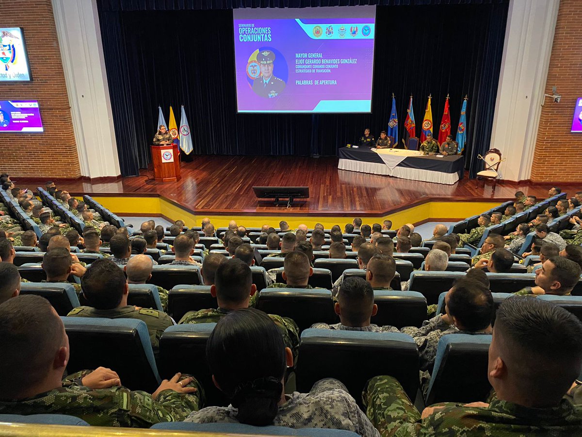 FuerzaAereaCol's tweet photo. #AEstaHora | Con la participación de las @FuerzasMilCol, se da inicio al Seminario Operacional Conjunto 2023 en la Escuela de Postgrados de la @FuerzaAereaCol.
#MiFuerzaAérea🇨🇴
#SiempreFirmes
#EPFAC https://t.co/yoVbo0w97z