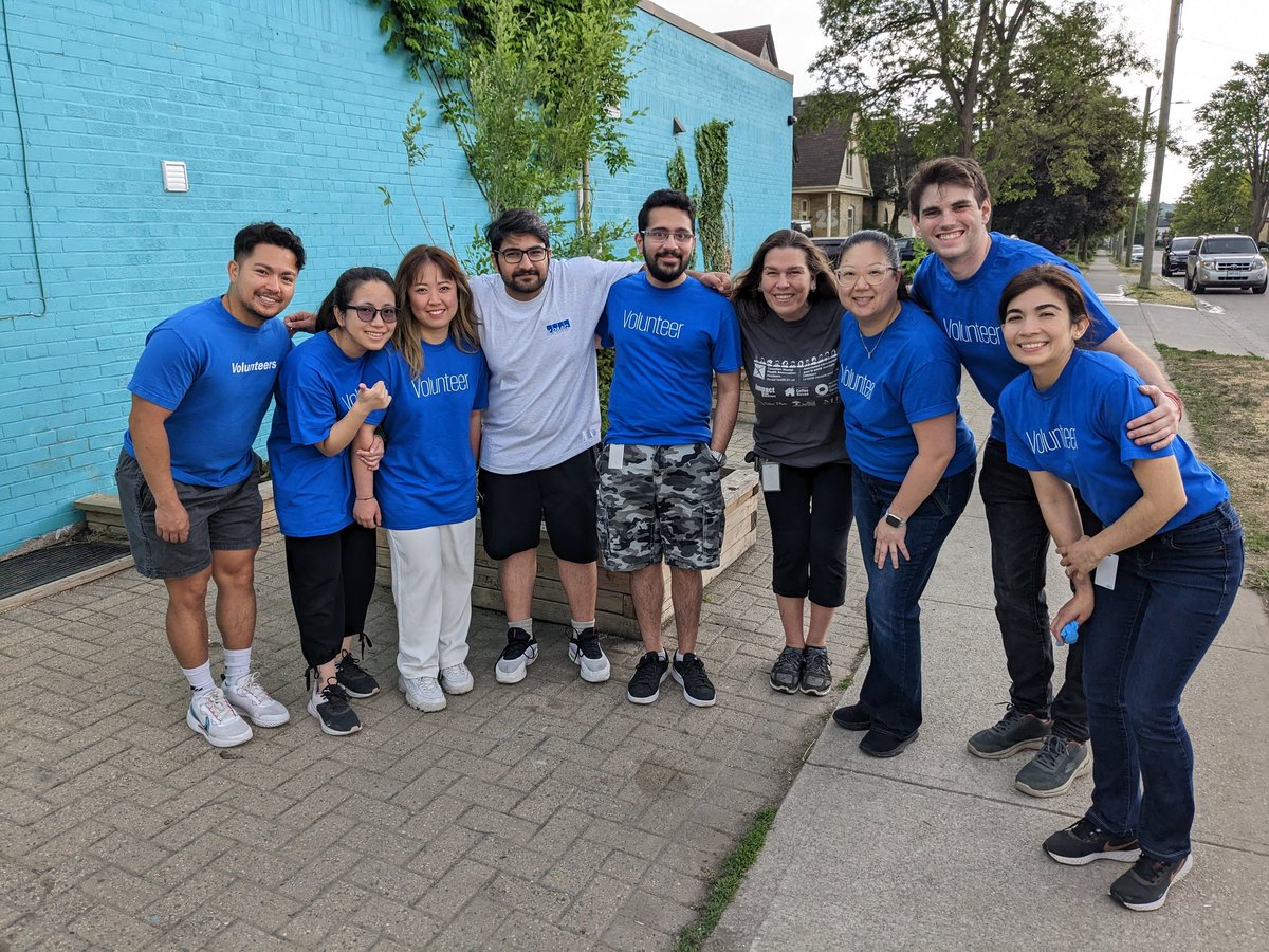 vix_ng's tweet photo. Many thanks to my @KPMG_Canada #Ldnont colleagues who volunteered for @unitedwayemca Day of Caring! We cleaned, gardened, reorganized, whatever was needed for Krista and team at London Coffee House @cmha_tv to get ready for summer!!#grateful #dayofcaring #locallove https://t.co/tsoaiwwwmi