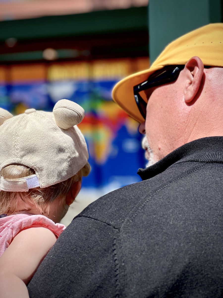 Excited for tonight's live chat at 6:15pm PT! Join me at DrGreene.ai where I'll be answering your health questions. See you soon! #AskDrGreene #LiveChat #HealthQandA