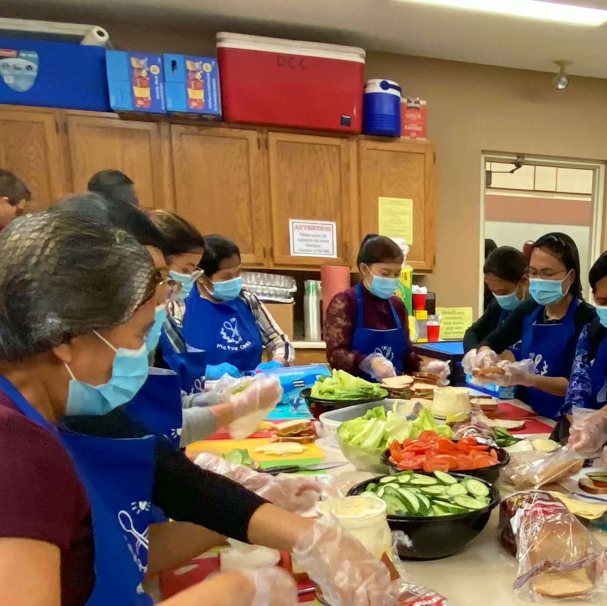 adracanada's tweet photo. Calgary METRO Filipino SDA Church feeds the hungry, serving 60 families with meals, groceries, & safety kits. They partnered with Calgary Drop-In Center, providing 450 bagged lunches. ADRA is honored to support these initiatives. π #CommunityCompassion #FeedingTheHungry https://t.co/OQiTLuckDC