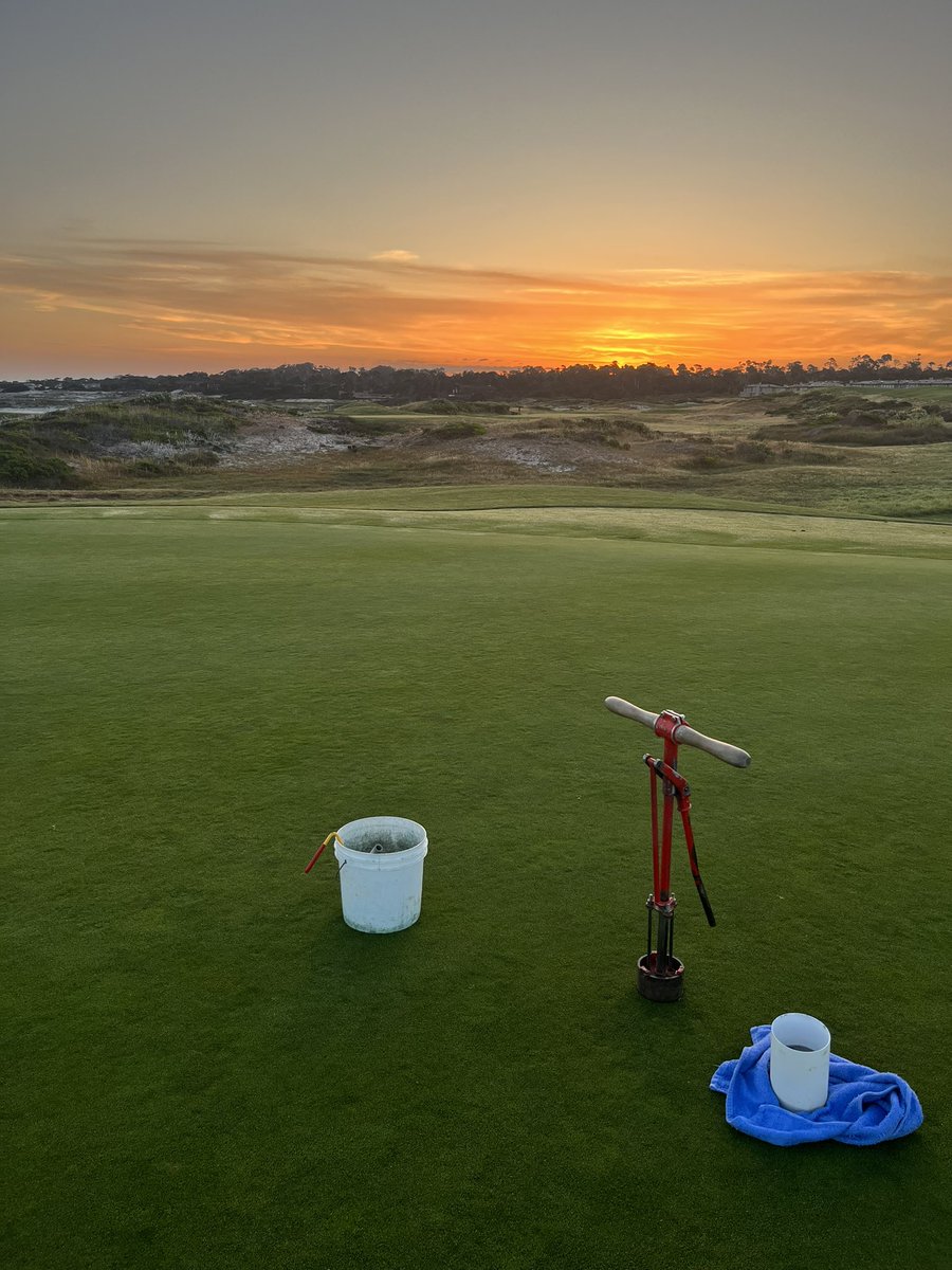 rsiegfried28's tweet photo. Stunner of a sunrise and first tee time not until 7 AM? Like Christmas in June here at Spanish Bay this morning. https://t.co/751MwZr80x