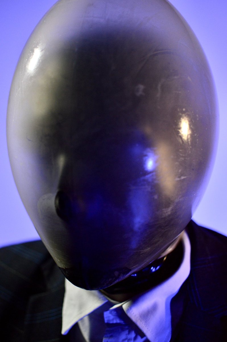 Breathplay
Latex mask under latex balloon
