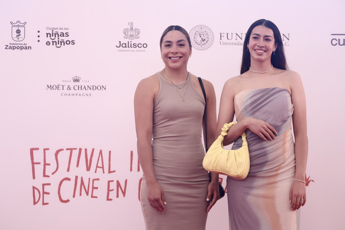 ChivasFemenil's tweet photo. 🔥🔝Con qué nivel se vivió la alfombra Rojiblanca del estreno ‘Raíces’ en el @FICGoficial 🔴⚪️ https://t.co/iCksoJmPyZ