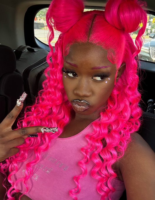 2 pic. this black barbie shit get serious !🤭🎀🥰💗💞💖🩷🩷 #aliyahcore https://t.co/PcYVwdkp6l
