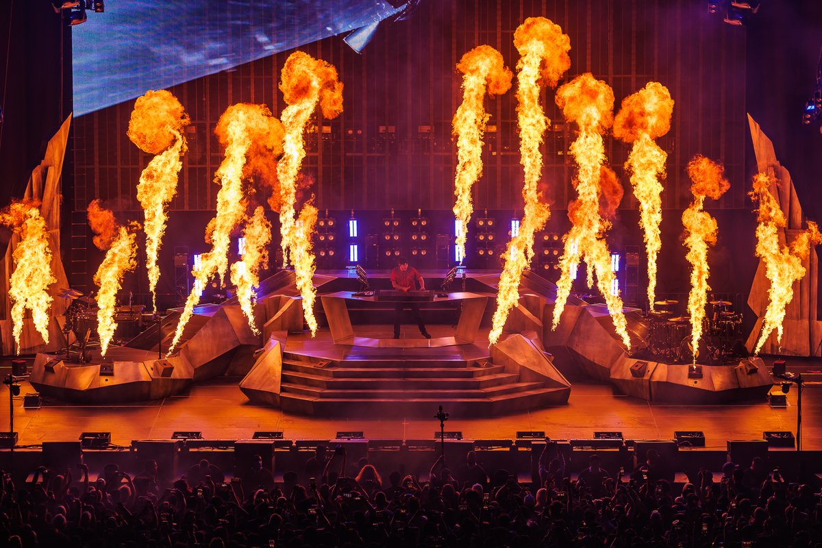 ArmoryMn's tweet photo. **TOMORROW**
@ILLENIUM - THREE NIGHTS LIVE at The Armory! Get ready for an INSANE weekend.
Friday - SOLD OUT
Saturday - SOLD OUT
Sunday - Tix are moving FAST!
San Fran LIVE tour pics by @rukes 
🎟️https://t.co/wCG1sfabNr https://t.co/VTUxQ50S6B