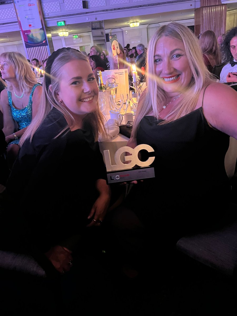Sarahhepworth4's tweet photo. We only went and won. I am so delighted this is an amazing achievement for all tobacco control board partners who have been working over a long period of time to reduce smoking in Sheffield. #Sheffieldissuper @felly500 @katejosephs @smokefreesheff https://t.co/obW9pNLUij