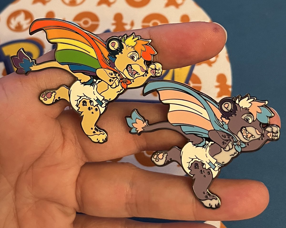 We’ve restocked the Pride Lion pin and we also added a Trans variant to the pride!

🏳️‍🌈🦁🏳️‍⚧️

#pride #abdl #abdlpride #adultbaby #diaperlover #poofypins #babyfur #enamelpins