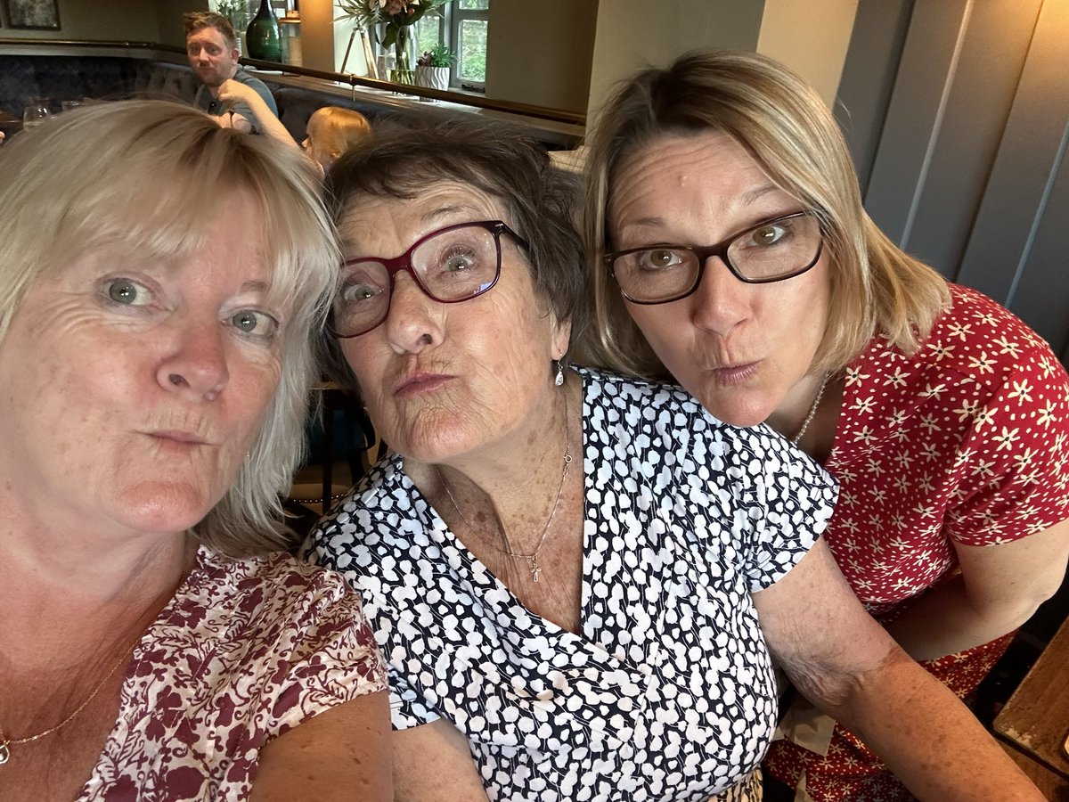 down999's tweet photo. The Pearce girls out and celebrating! https://t.co/1u3OEPyGnr