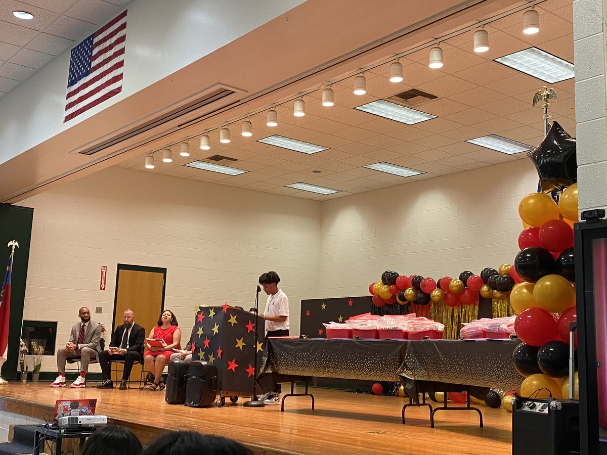 Laurie Hartley tweet media