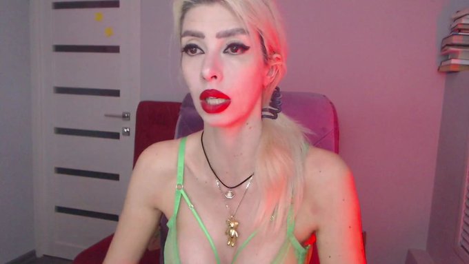 I'm online @MyFreeCams! #onmfc https://t.co/PlGLdxpm31 💚 https://t.co/ZHCrZxkh0Q<a class="tags" href="/tag/myfreecams">@myfreecams</a><a href="/tag/onmfc"class="tags">#onmfc</a>