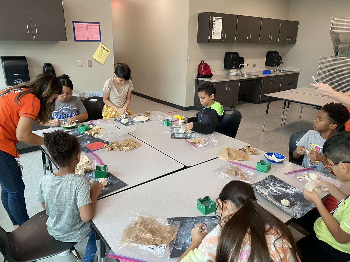 Our @BaneElementary Mustangs are loving their Art Enrichment time with Ms. Paine! I can’t wait to see their finished product next week ☺️ #CampMustang