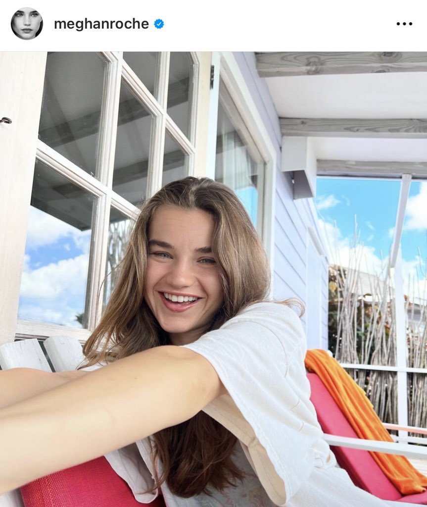 cronopiatw's tweet photo. Perdonen por lo que voy a decir, pero la nueva novia de Leonardo DiCaprio no solo parece de catorce años, sino que encima ES IGUAL A ÉL DE CHIQUITO. Leo creo que es momento de poner un stop https://t.co/hDn6bdtp0s