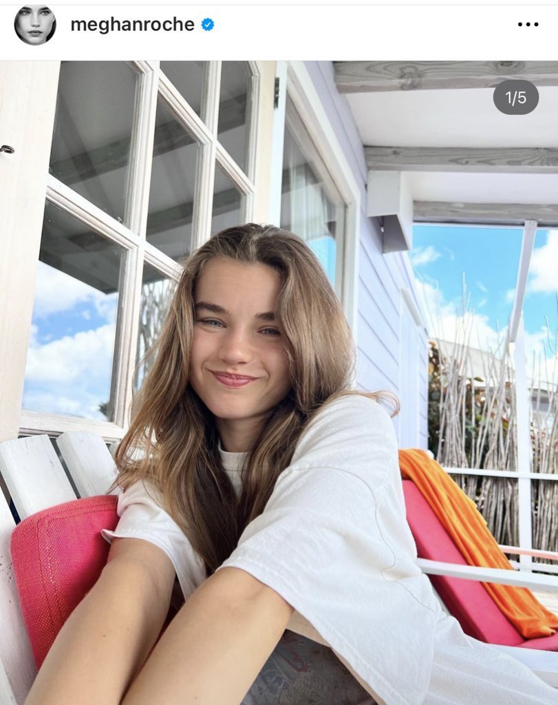 cronopiatw's tweet photo. Perdonen por lo que voy a decir, pero la nueva novia de Leonardo DiCaprio no solo parece de catorce años, sino que encima ES IGUAL A ÉL DE CHIQUITO. Leo creo que es momento de poner un stop https://t.co/hDn6bdtp0s