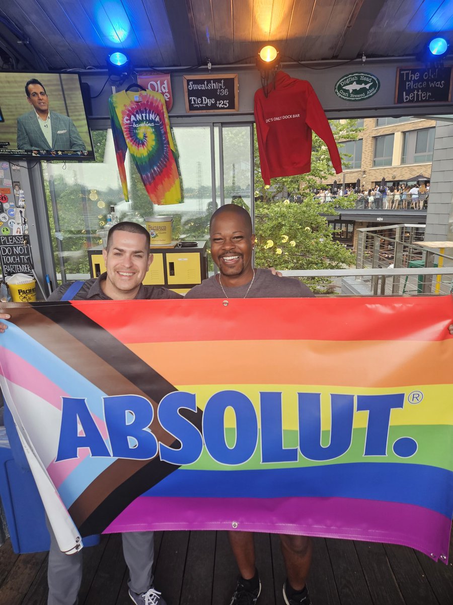 GilbertMichaelA's tweet photo. Making new friends @AbsolutUS
#Absolutevodka
#HappyPride https://t.co/LJDKDiorge