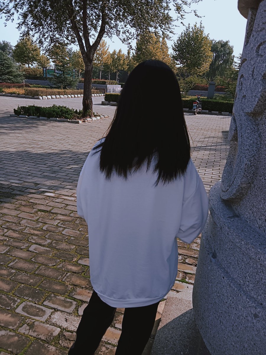 giligili__'s tweet photo. 不想开学，不想面对复杂无聊的人际关系，不想跟勾心斗角的朋友玩，不想去见班里的下头男 https://t.co/MKzGDYynz8