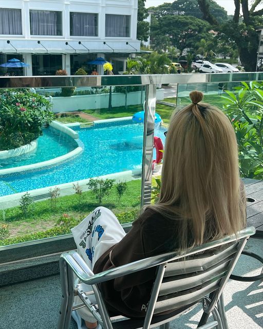 Central_2NE1's tweet photo. [IG, 07.06.23] —  Sandara via post :

“Bom dia Clark~!!!  🌞
Bom dia  😀👋🏻
 Café da manhã em Clark #조식룩 #breakfastlook ” 

#2NE1 #투애니원 #SandaraPark #박산다라  @krungy21
📸 https://t.co/fx3BR911HC https://t.co/lKqTeVcQTE