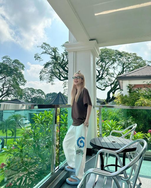 Central_2NE1's tweet photo. [IG, 07.06.23] —  Sandara via post :

“Bom dia Clark~!!!  🌞
Bom dia  😀👋🏻
 Café da manhã em Clark #조식룩 #breakfastlook ” 

#2NE1 #투애니원 #SandaraPark #박산다라  @krungy21
📸 https://t.co/fx3BR911HC https://t.co/lKqTeVcQTE