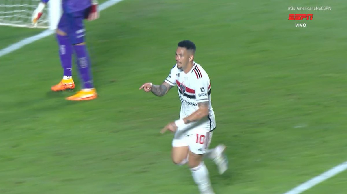 SaoPauloMiIGrau's tweet photo. dois gols em 3 minutos

são paulo futebol clube. https://t.co/SJc8xhlkUd