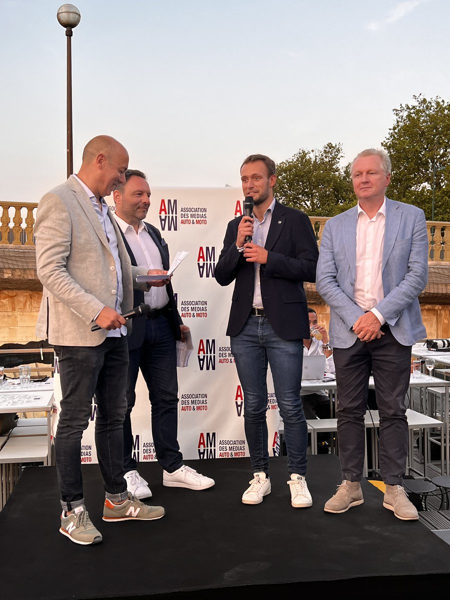 AdelineDESPRES's tweet photo. #eTrophees @AM_AM_France et de 2 pour @Honda ! Meilleure compact et meilleure hybride pour la #Civic https://t.co/k9ajm6O6tq