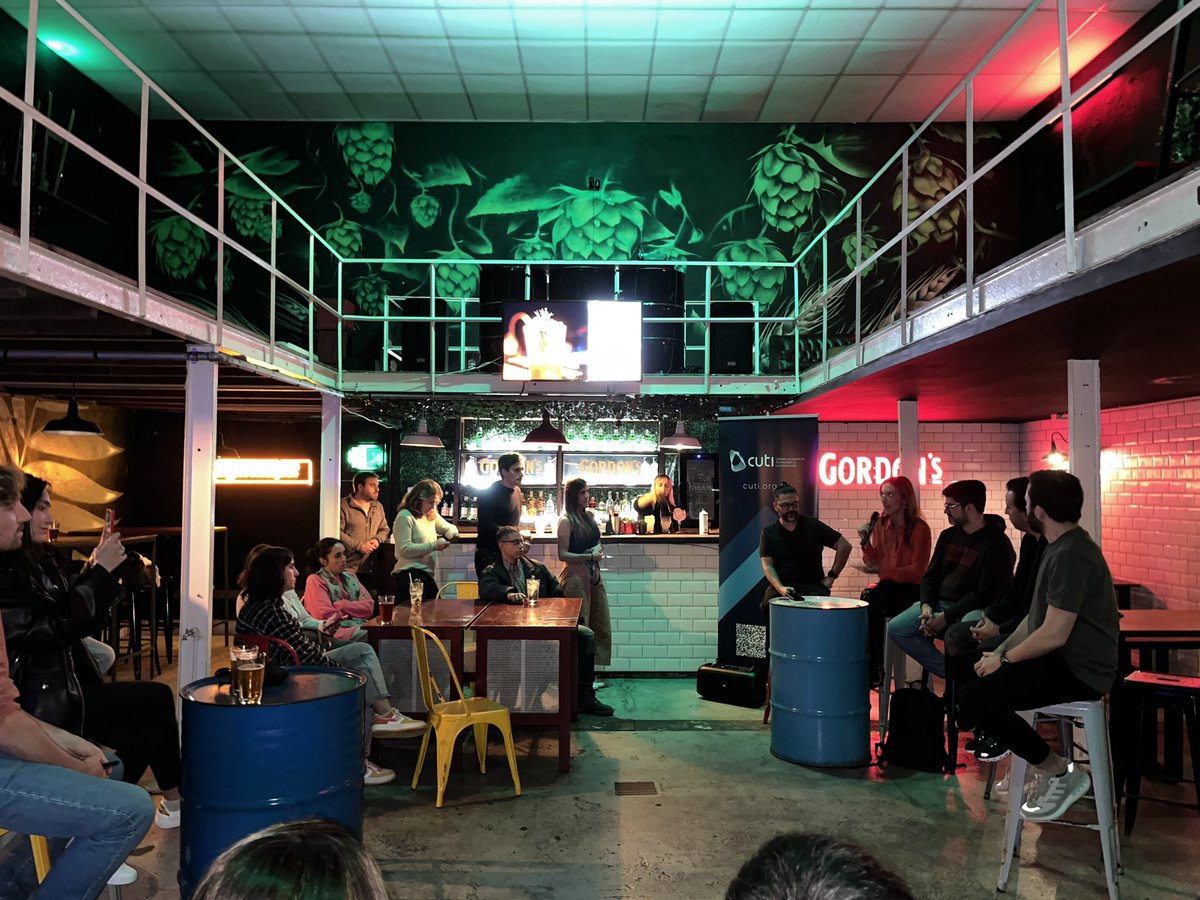 CutiUy's tweet photo. ¡Comenzamos! 🚀 #CutiConnect con foco en Blockchain 

Junto a @anarancio, @ivarese, Lucía Cardellino y @rohithsssuresh estamos hablando sobre la industria de Blockchain. Con la moderación de @osaadoun https://t.co/rnQOWpZKG1