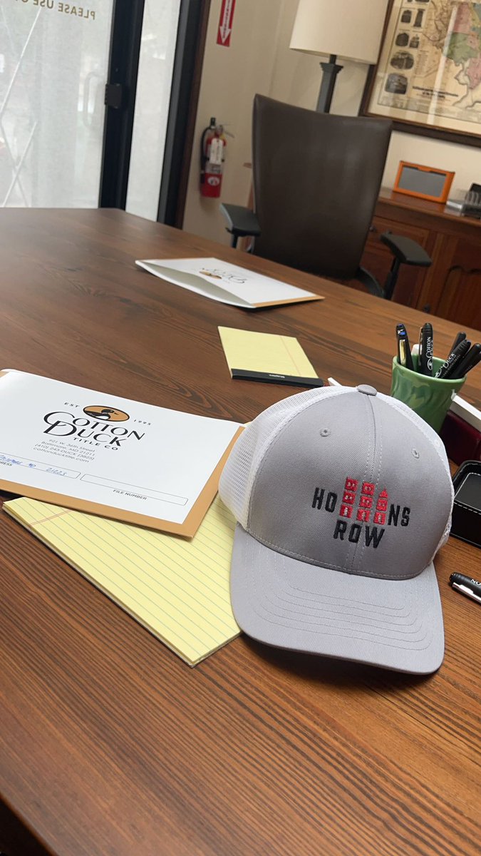 Bought another #Baltimore #rowhome today. This one needs a full cosmetic(+) reno 🛠️ &amp; I’m up for the task 💪🏼 Building strong teams is my sweet spot. Maybe #entrepreneurship is a decent path after all 🤔 #FlippingHouses #DMVRealEstate #FixAndFlip #AstroFlipping #BaltimoreREI