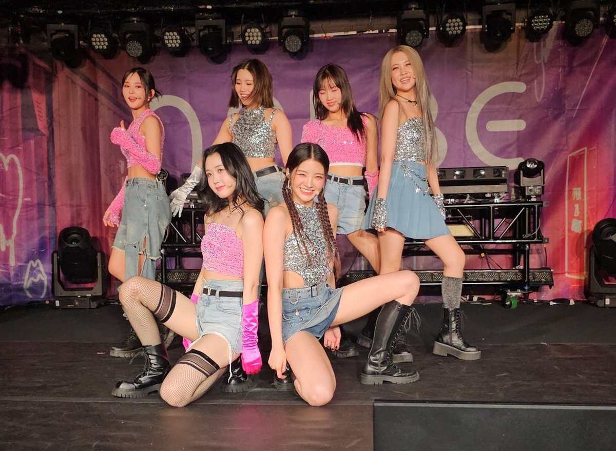After viewing them in the Soundcheck Party I changed my opinion about #TRI_BE's outwear for #Atlanta: The girls are looking nice in this #TWIT costumes. #TRIBEinATLANTA  #TRIBEVIDALOCATOUR #WONDERLAND #WeAreYOUNG