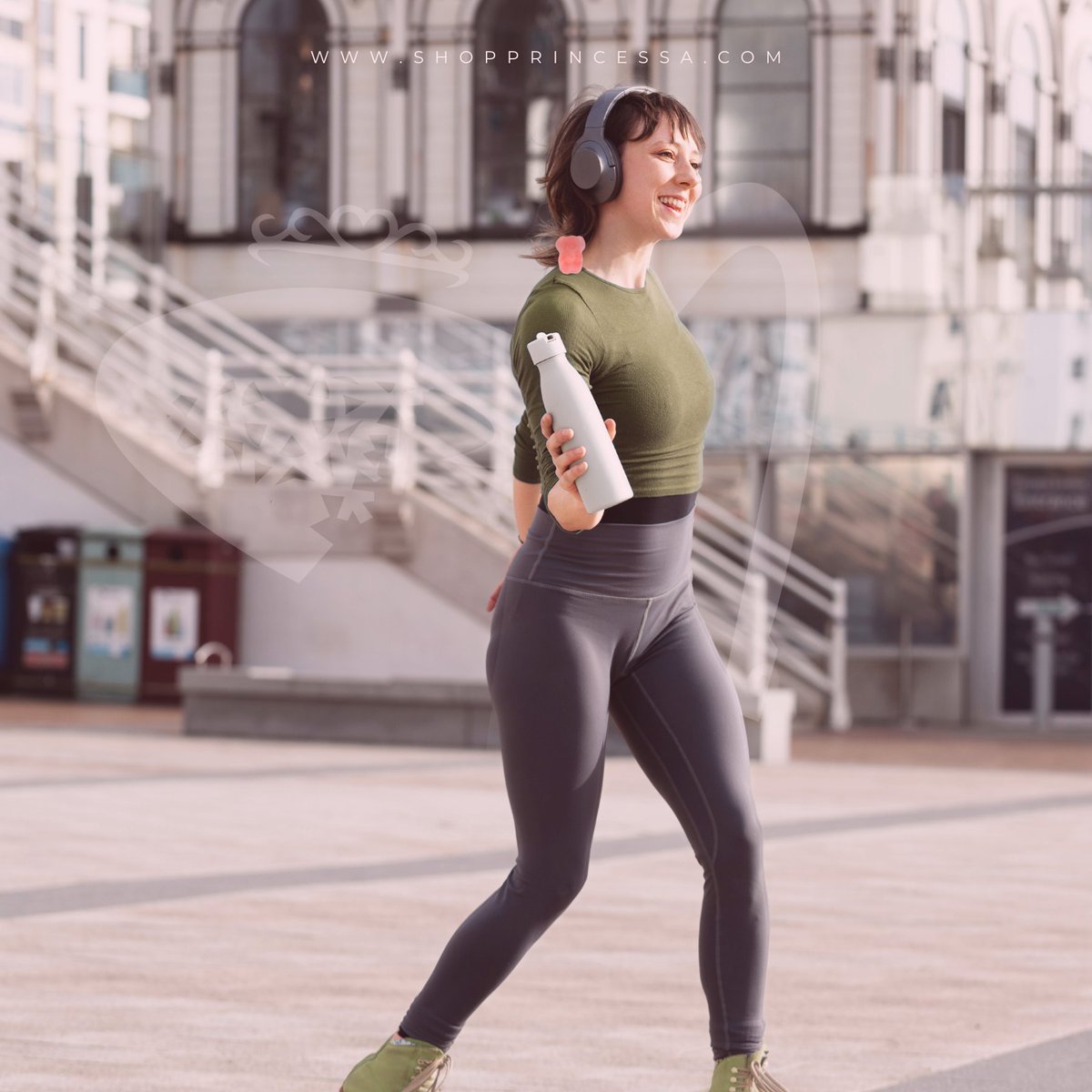 shopprincessa's tweet photo. #ReadySkateGlow! PRINCESSA Beauty Gummies are your secret to a healthy glow that keeps up with your active lifestyle. 🛹

Packed with skin-loving nutrients, these delicious gummies take you on a smooth ride to beauty from within.

Catch the glow at https://t.co/8GJViAmFQZ. https://t.co/3ClOzD7kIj