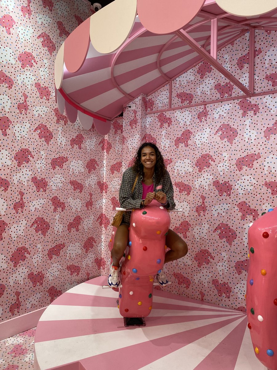 Coach_A_Martin's tweet image. Ice Cream Museum with Will and Ryann!! #ISUTF #sugaredup