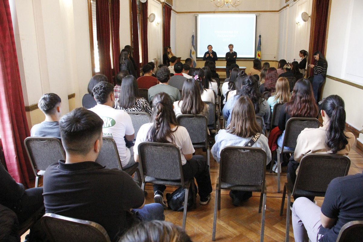 jaimemendezh's tweet photo. Reconocimos a jóvenes que participaron del programa de pasantías municipales, una iniciativa que les permitió tener una experiencia laboral en la gestión pública #SanMiguel https://t.co/sRBGGR7A91