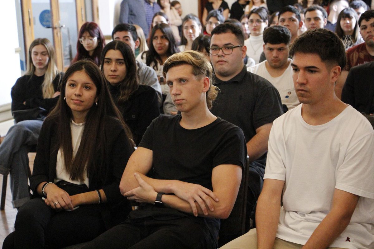 jaimemendezh's tweet photo. Reconocimos a jóvenes que participaron del programa de pasantías municipales, una iniciativa que les permitió tener una experiencia laboral en la gestión pública #SanMiguel https://t.co/sRBGGR7A91