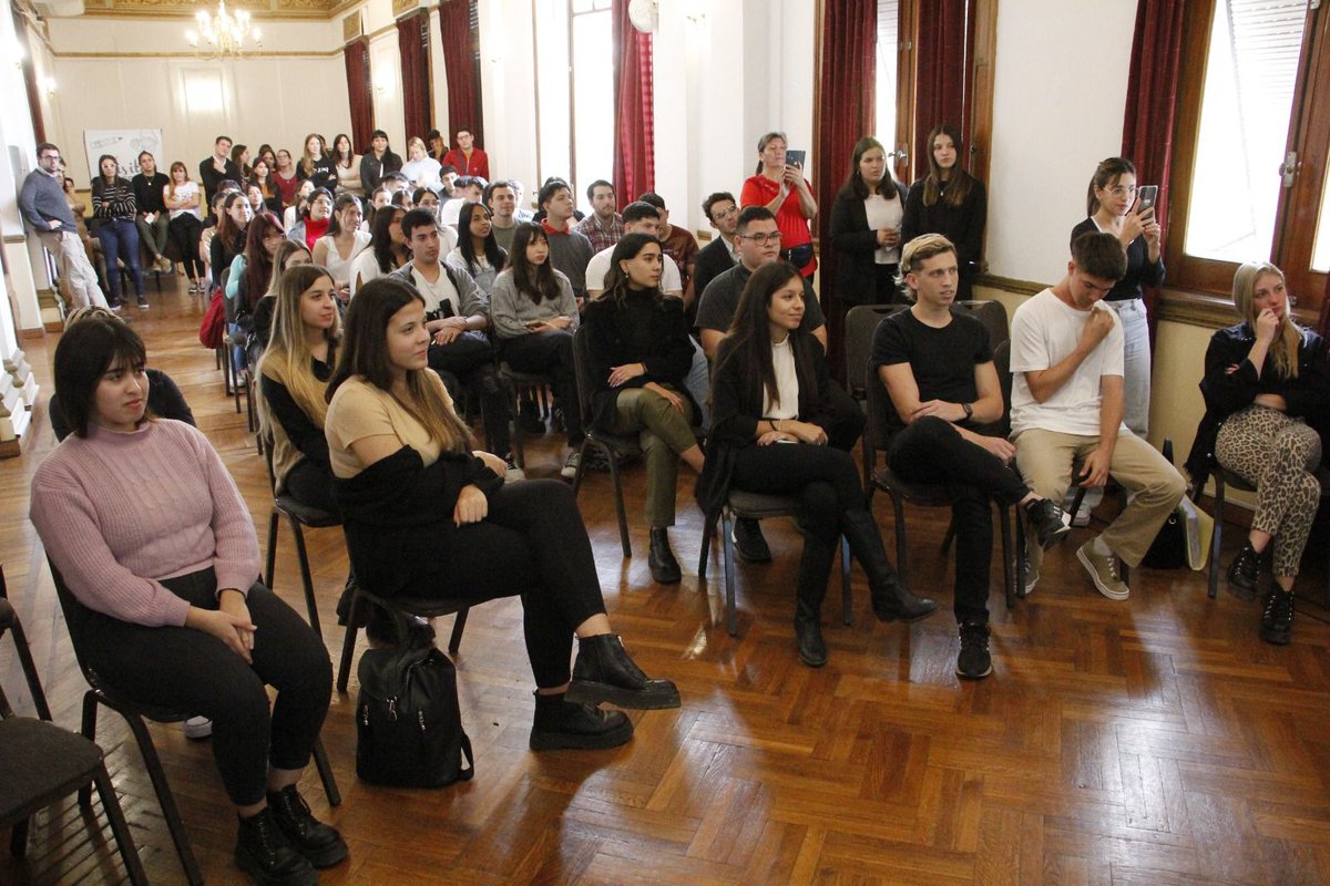 jaimemendezh's tweet photo. Reconocimos a jóvenes que participaron del programa de pasantías municipales, una iniciativa que les permitió tener una experiencia laboral en la gestión pública #SanMiguel https://t.co/sRBGGR7A91