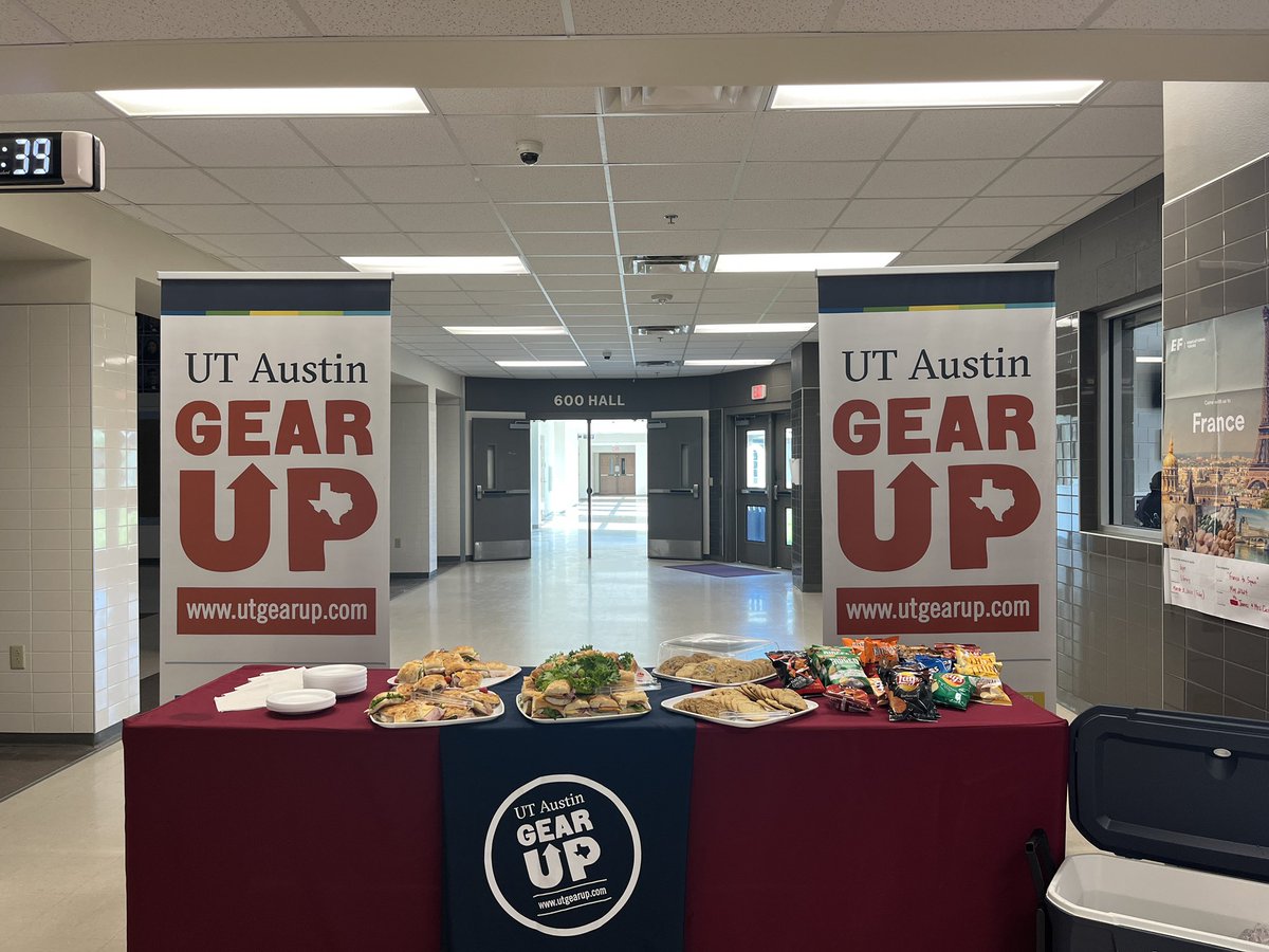 Come on out to hear about how to prepare students for college. Thank you @GEARUPLockhart for hosting these events to support our Lions 🦁 #LockedonExcellence @LetsLionUp @lorijonesESLIC @LOCKHARTHS @aemaldo @LeslieDeLen12