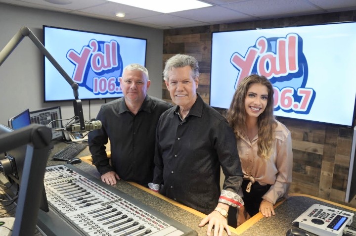 Country Legend,  Randy Travis, Helps Midwest Communication, Inc. Launch A Country Radio Station in Nashville 

'Y all 106.7' 

#Nashville #tennessee #Detroit #countrymusic #countrysinger 
#Nashvillemusic #Nashvillefood