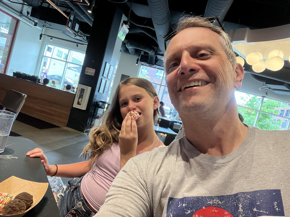 JoeSchoolPR's tweet image. Life is good when your daughter decides to treat YOU to dessert 😊