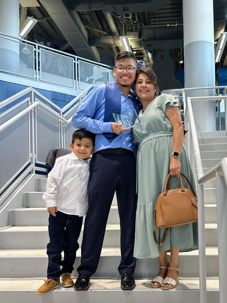 edward_lopez05's tweet photo. #MyEMERGEstory My name is Edward, and I attended East Early College HS #Classof2023. With EMERGE's support, I was the first one in my family to graduate. I will be attending Lehigh University to major in Business Management. Thank you @EMERGE_HISD @HISDSupe @HoustonISD https://t.co/UJ8y0xjN4A