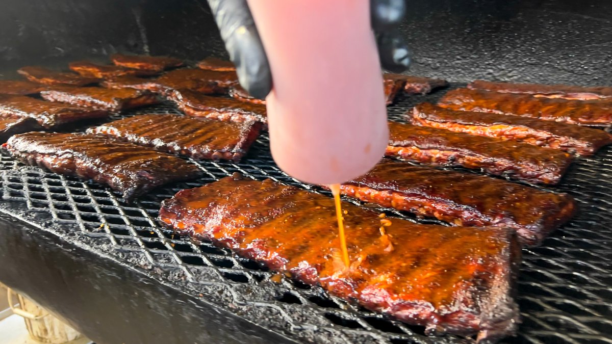 epbizstrong's tweet photo. Desert Oak Barbecue started as a food truck and is now a popular local restaurant run by Richard Funk. 
Watch out for #MadeInElPaso's next episode tomorrow to learn more! https://t.co/GARdiZrjlW