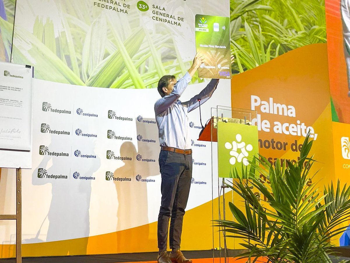 En el #51CongresoPalmero 🌴 firmamos hoy la alianza con <a href="/FedepalmaOrg/">Fedepalma</a> para expedir la tarjeta débito "Cédula Palmera", que ofrece múltiples beneficios a los palmicultores y les brinda acceso preferencial a nuestros servicios financieros.