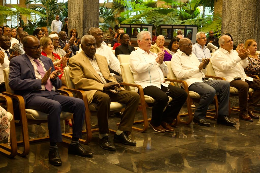 AsambleaCuba's tweet photo. Presidente de la Asamblea Nacional del #PoderPopular y del Consejo de Estado, Esteban Lazo, participa ahora en conmemoración por la creación, hace 60 años, de la Organización de la Unidad Africana, actividad que se realiza en el Palacio de la Revolución

📷: Vía @PresidenciaCuba https://t.co/29HzjFoZjo