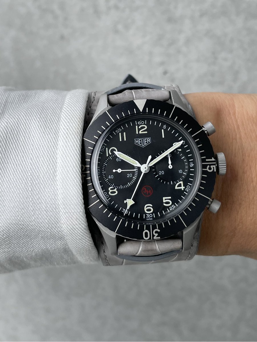 xsO3OrwmhjDFlXJ's tweet image. おはようございます☔️

フライバッククロノグラフの話題に便乗して1960年代の西ドイツ空軍のパイロットウォッチあげときます👨‍✈️

ホイヤーのTYPE1550SGと松下庵のカスタムストラップ040です。
#heuer #matsushita_an #type1550 #flybackchronograph