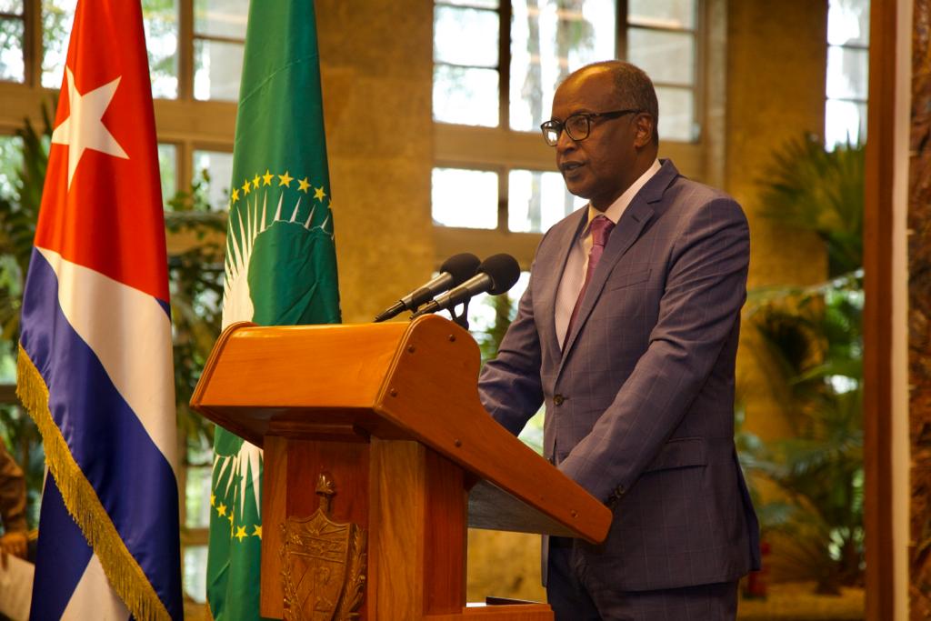 Junto a hermanas y hermanos Jefes de las Misiones africanas y miembros del Cuerpo Diplomático africano acreditados en #Cuba, conmemoramos el 60 aniversario de la histórica creación de la Organización para la Unidad Africana, con renovado compromiso y solidaridad con la región.