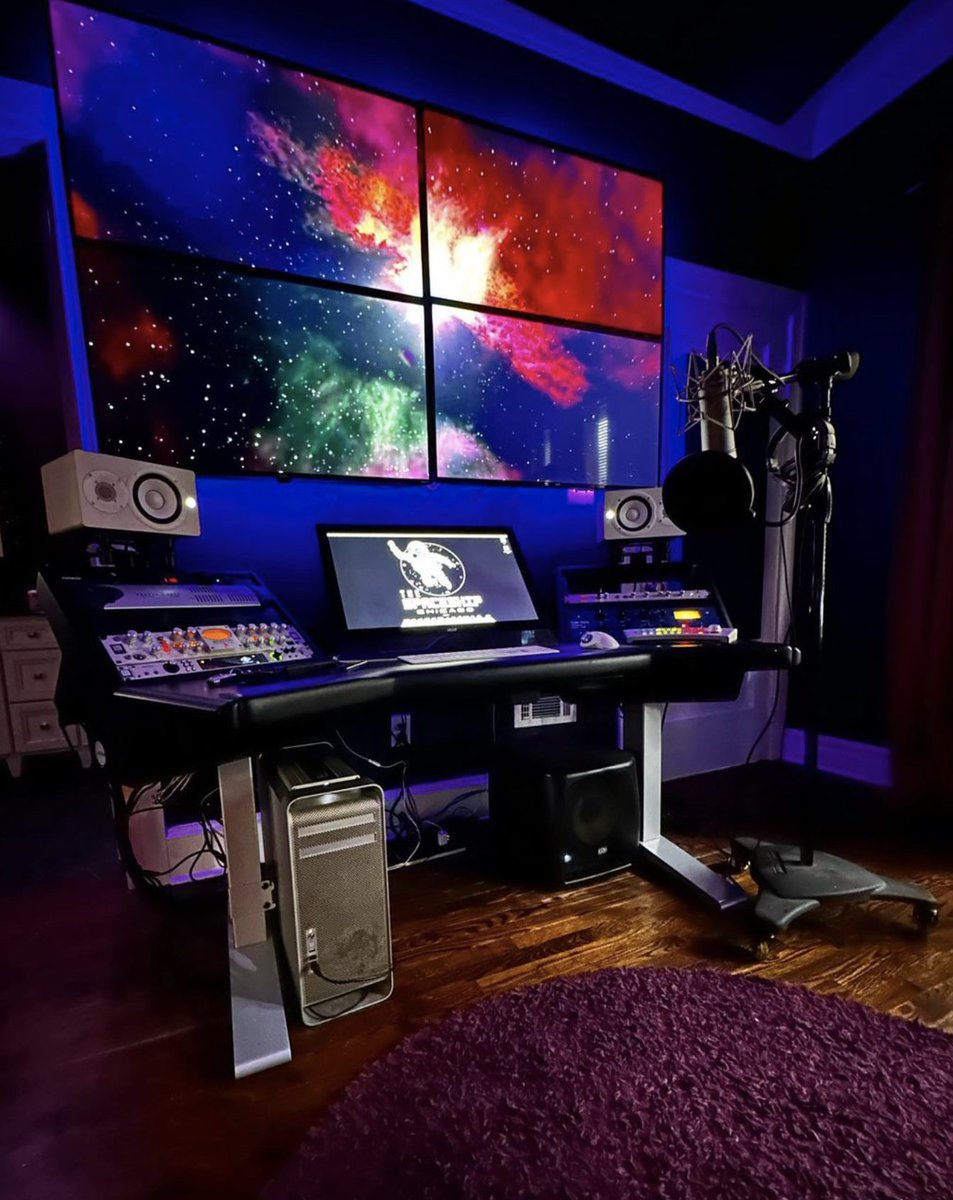 argosyconsole's tweet photo. Halo studio goals. 🚀
.
📷 The Spaceship Studio Chicago
https://t.co/Ih4XWbYBEU https://t.co/Rf2uIiljN3