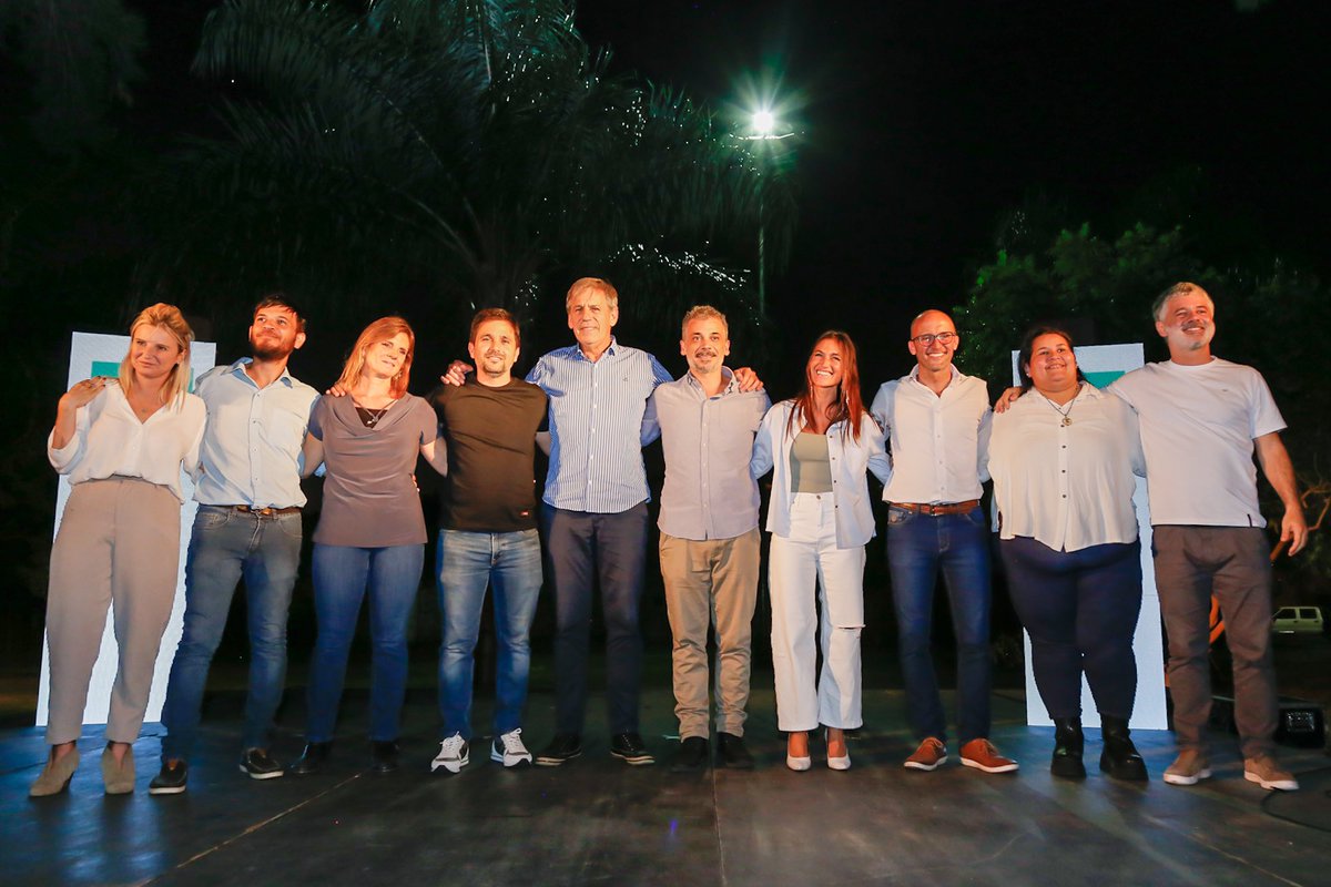 emiliojaton's tweet photo. ESTA ES NUESTRA LISTA PARA SEGUIR HACIENDO MÁS PARA SANTA FE

Junto a Mariano Granato en el senado y Lucas Simoniello en el concejo vamos a continuar construyendo una ciudad con más y mejores oportunidades.

#SantaFeCapital está en marcha y lo que está en marcha no se detiene. https://t.co/fLzSGiqunC