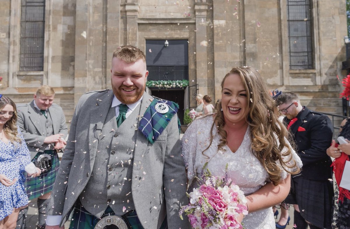 klpearce77's tweet photo. Have been on 3 holidays n GOT MARRIED since the last time I tweeted. Weird. https://t.co/hyFeSyZQyL