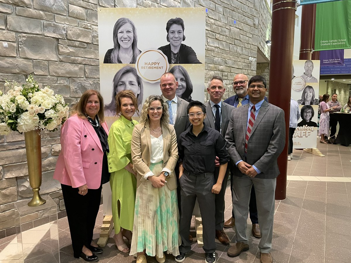 #HCDSB Senior staff &amp; Trustees gather to honour &amp; congratulate all staff retiring &amp; those celebrating 25 years of service! #CelebrationofStaffHCDSB