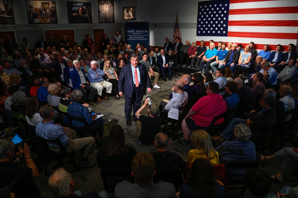 Chris Christie tweet media