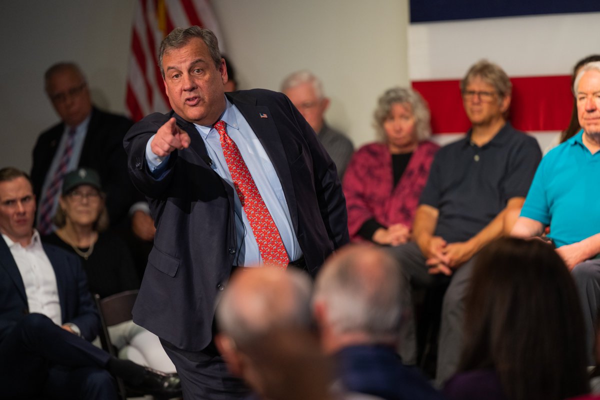 Chris Christie tweet media