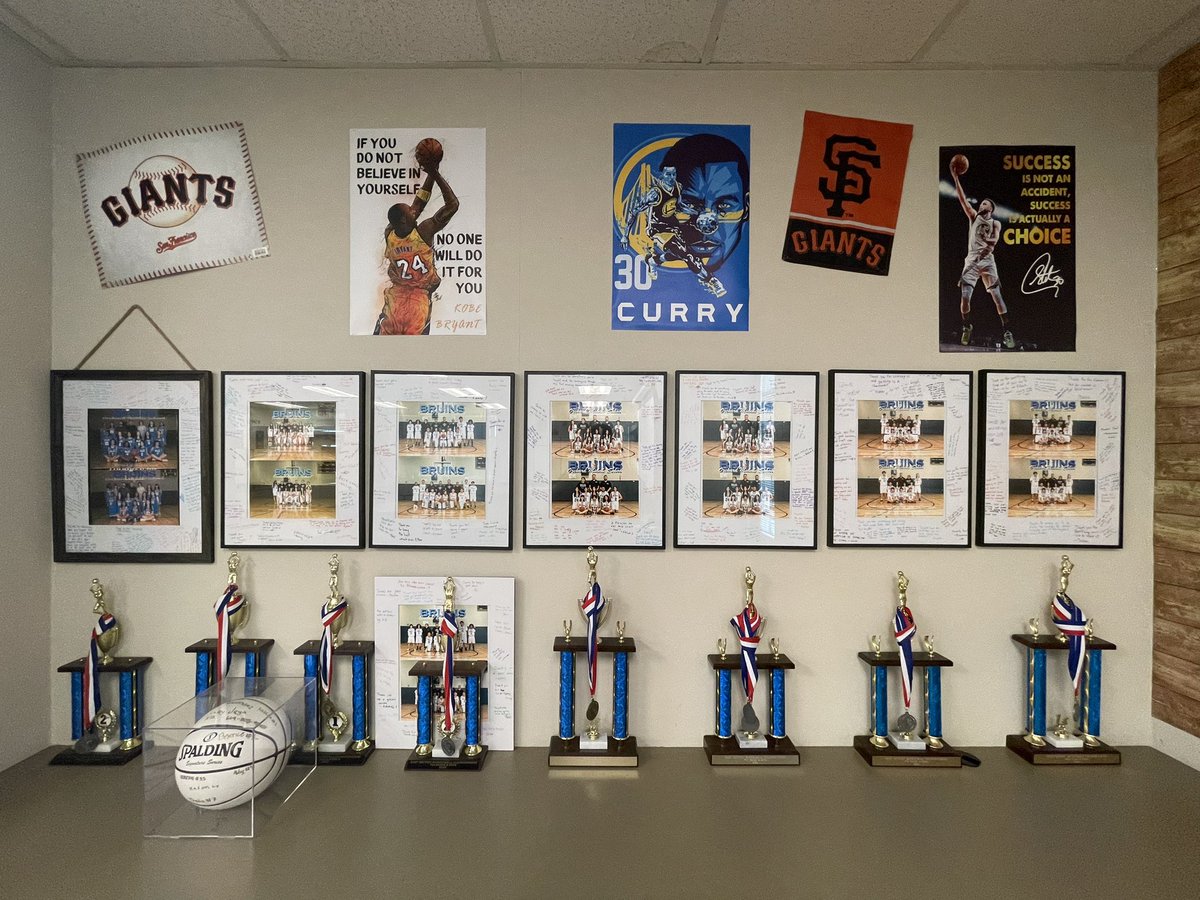 Heeeeenry's tweet photo. Year 3 of coaching 🏀✅

Added 2 🥇 and 2 🥈 https://t.co/TSnP1LnnmE